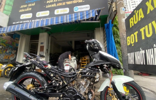 Rửa xe chi tiết | xe máy , moto tại HT MOTOR