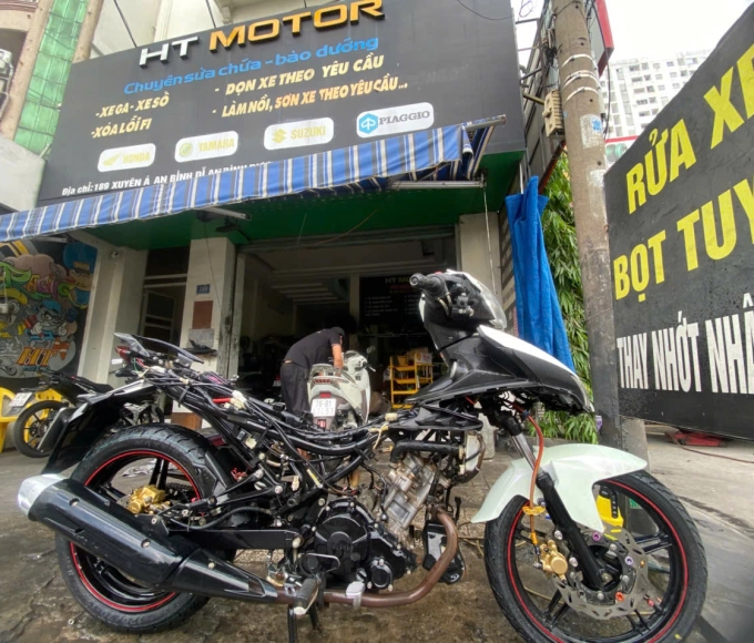 Rửa xe chi tiết | xe máy , moto tại HT MOTOR-61